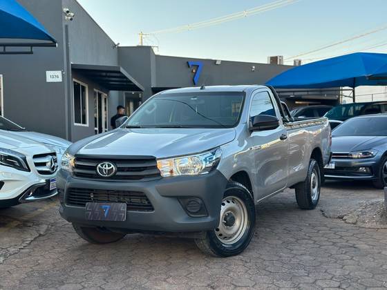 TOYOTA HILUX 2.8 D-4D TURBO DIESEL CS 4X4 MANUAL